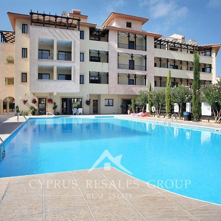 Pool Side 2 Bedroom Queens Gardens Complex パ フォス エクステリア 写真