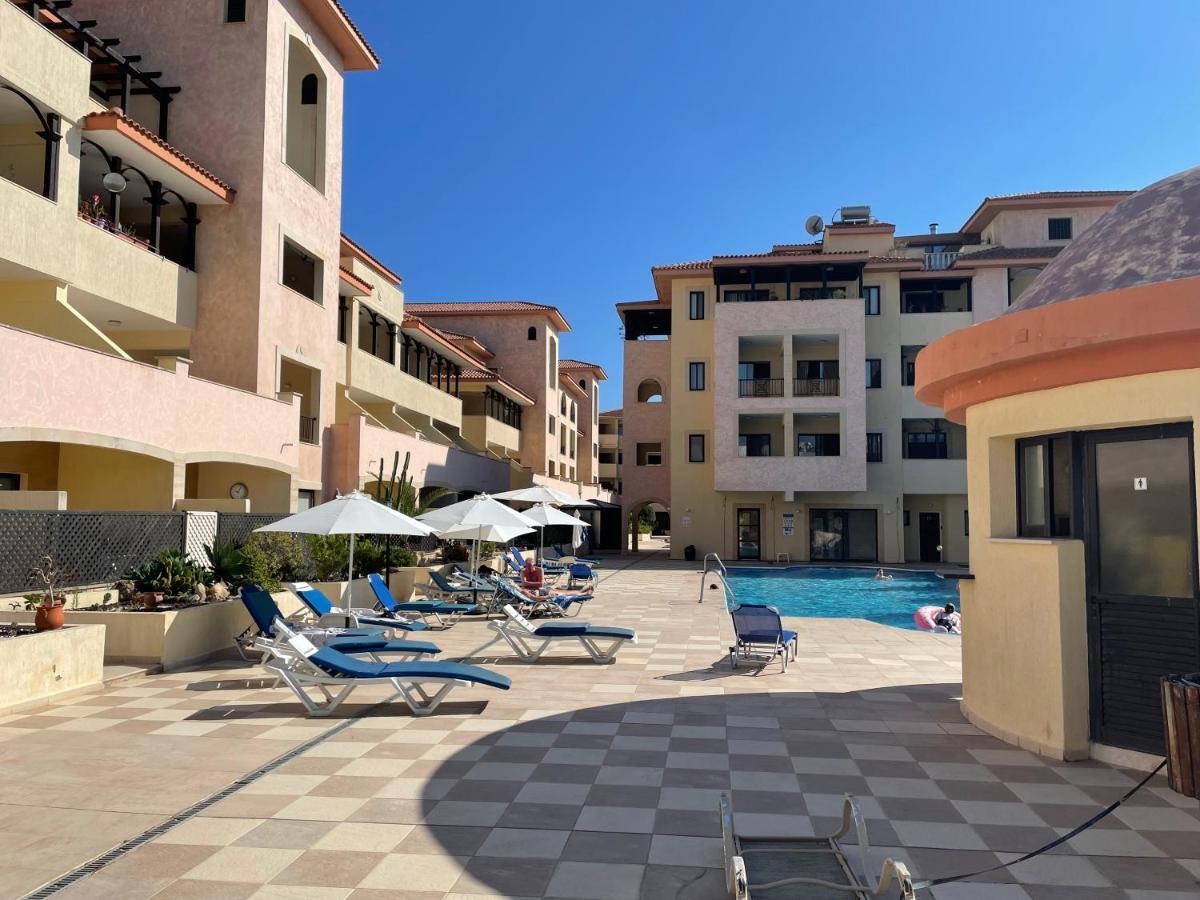 Pool Side 2 Bedroom Queens Gardens Complex パ フォス エクステリア 写真