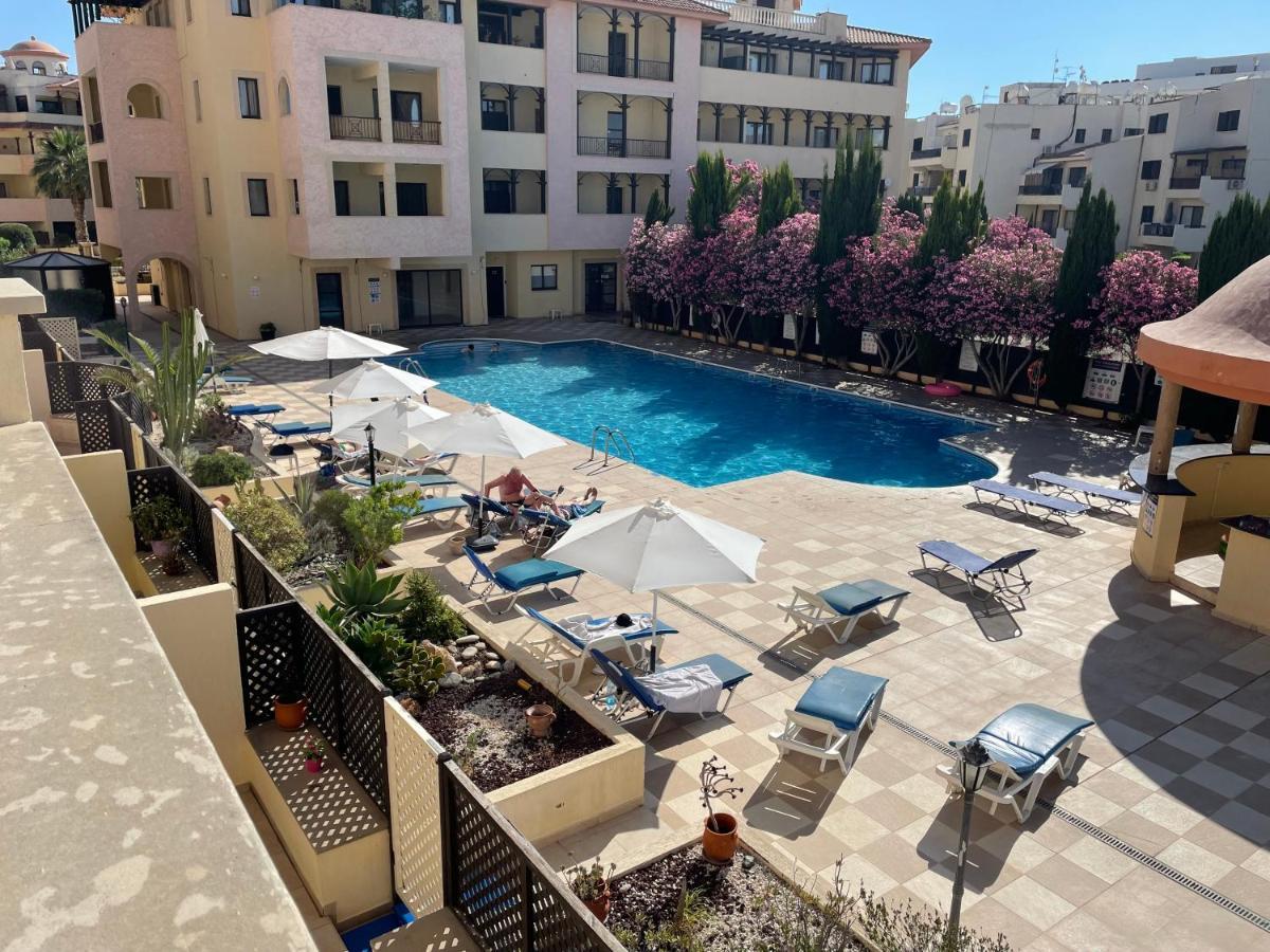 Pool Side 2 Bedroom Queens Gardens Complex パ フォス エクステリア 写真