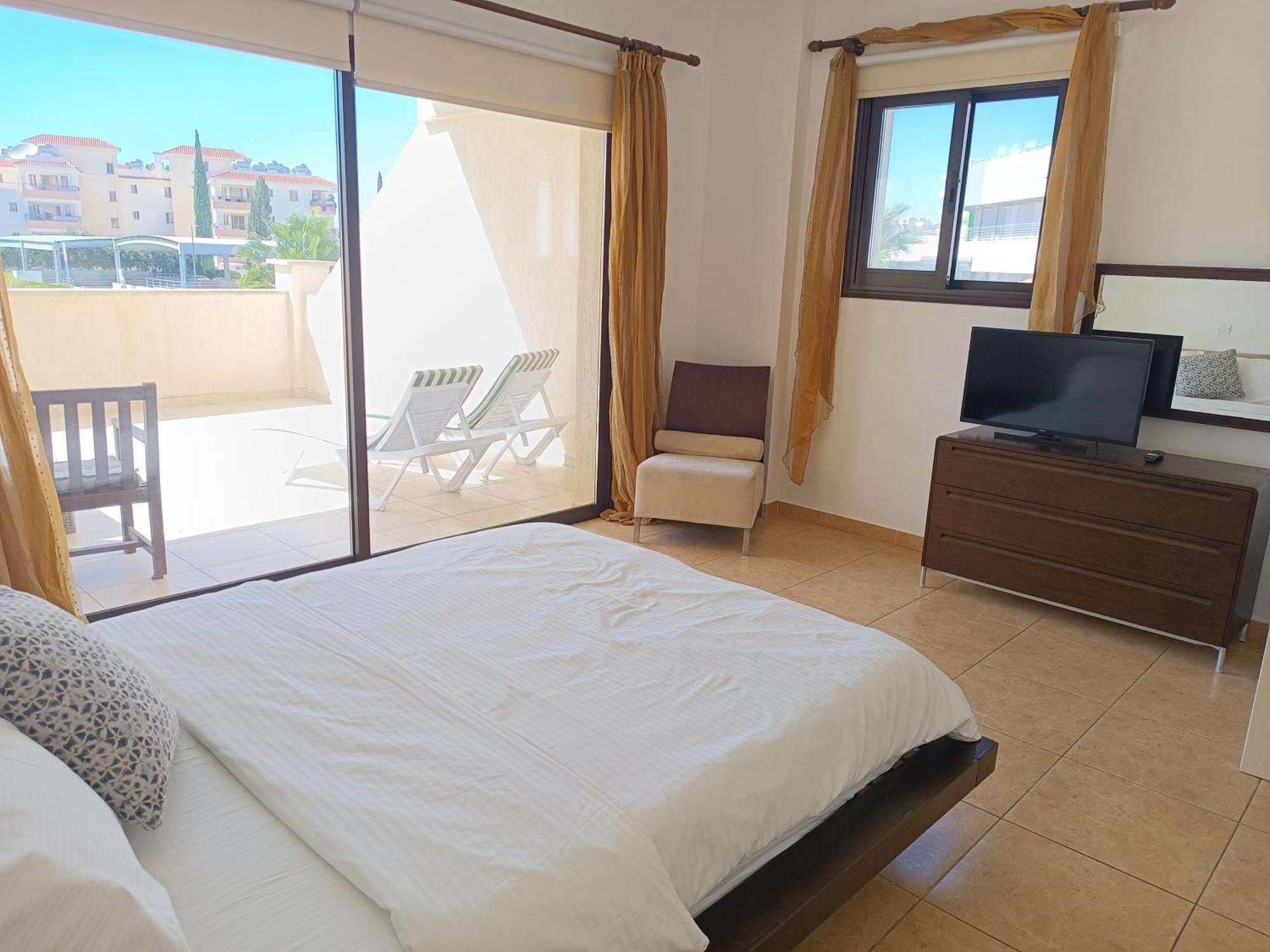 Pool Side 2 Bedroom Queens Gardens Complex パ フォス エクステリア 写真