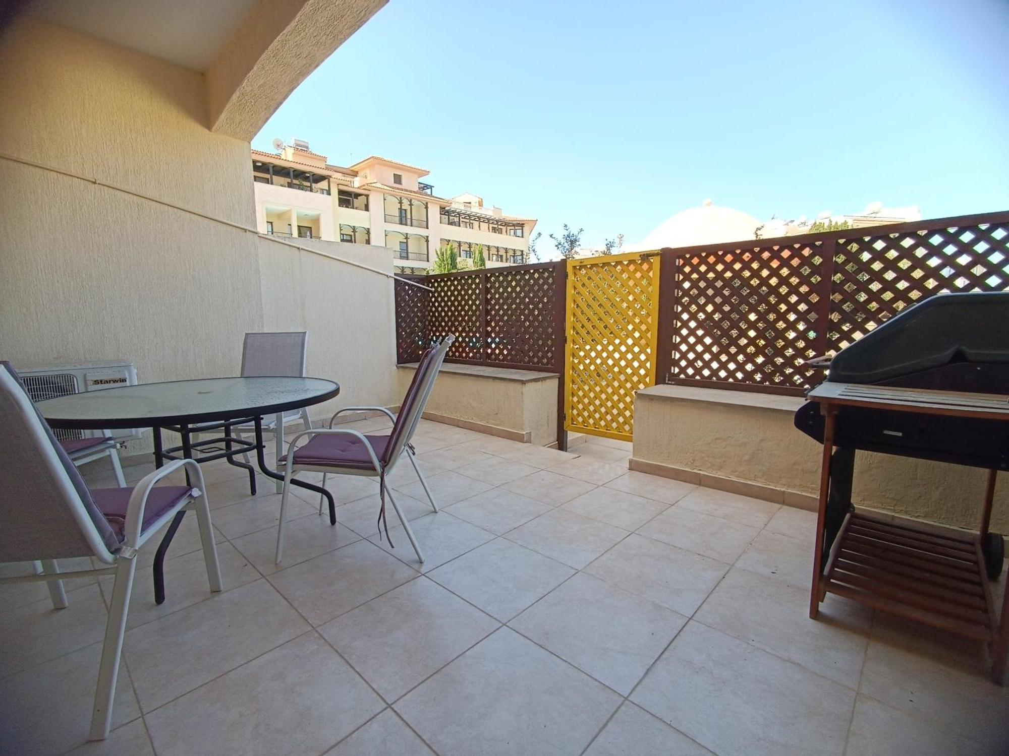 Pool Side 2 Bedroom Queens Gardens Complex パ フォス エクステリア 写真