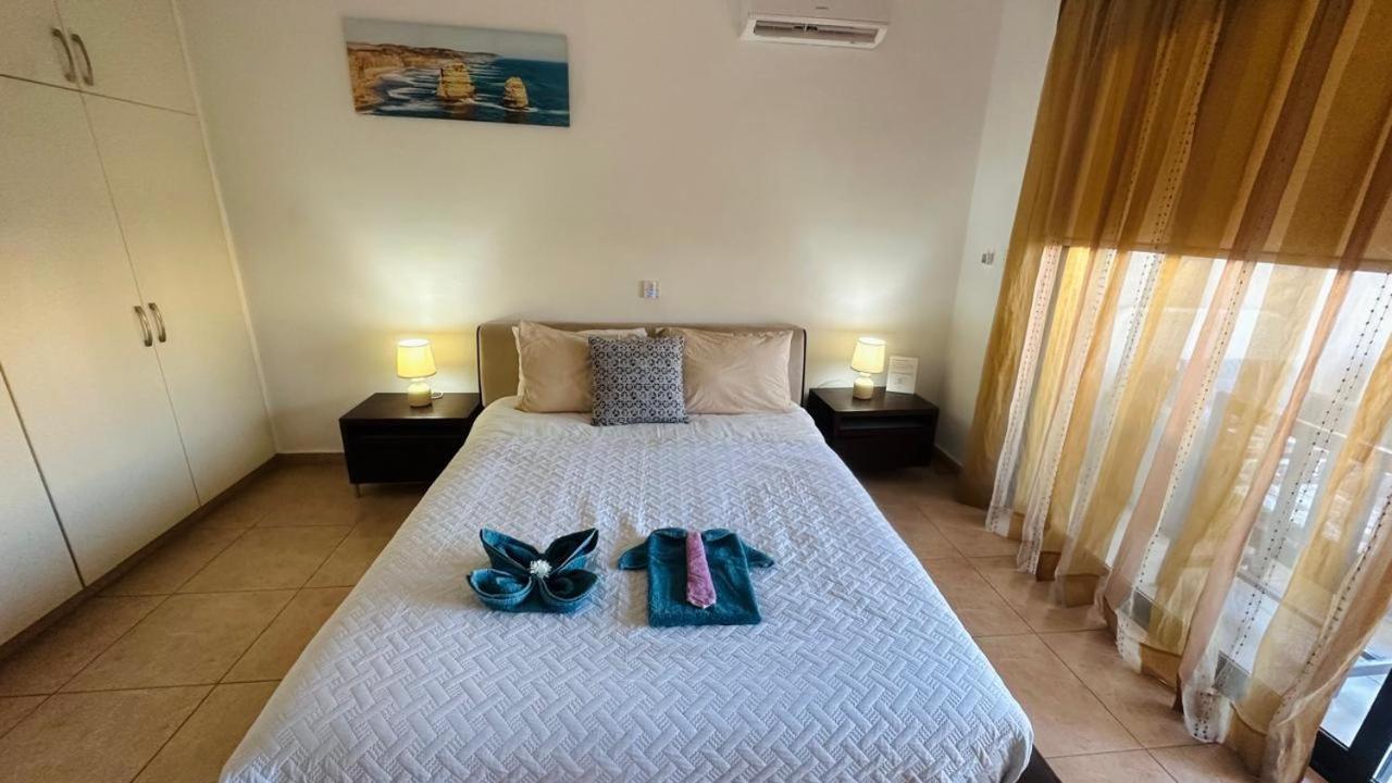 Pool Side 2 Bedroom Queens Gardens Complex パ フォス エクステリア 写真