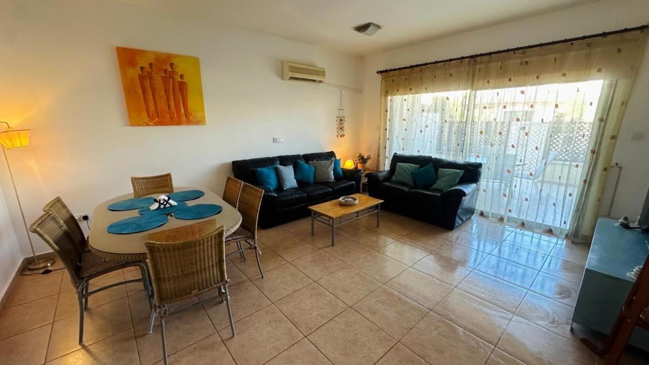 Pool Side 2 Bedroom Queens Gardens Complex パ フォス エクステリア 写真